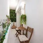 Lejlighed Almond Jacuzzi - Private Jacuzzi - Self Check-in - Free & Easy Street Parking *