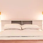 Almond Jacuzzi - Private Jacuzzi - Self Check-in - Free & Easy Street Parking Thessaloníki