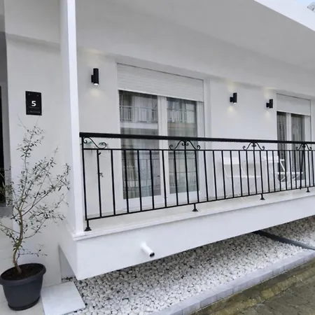 Almond Jacuzzi - Private Indoor Jacuzzi - Self Check-in - Free & Easy Street Parking * Thessaloníki