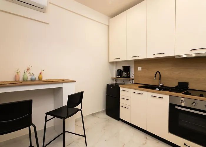 Almond Jacuzzi - Private Jacuzzi - Self Check-in - Free & Easy Street Parking Θεσσαλονίκη