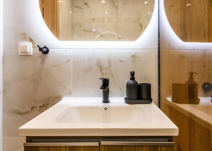 Almond Jacuzzi - Private Jacuzzi - Self Check-in - Free & Easy Street Parking * Θεσσαλονίκη