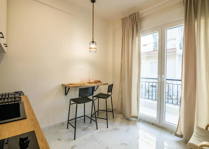 Almond Jacuzzi - Private Jacuzzi - Self Check-in - Free & Easy Street Parking * Θεσσαλονίκη