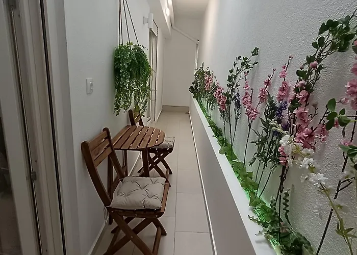 Διαμέρισμα Almond Jacuzzi - Private Jacuzzi - Self Check-in - Free & Easy Street Parking *