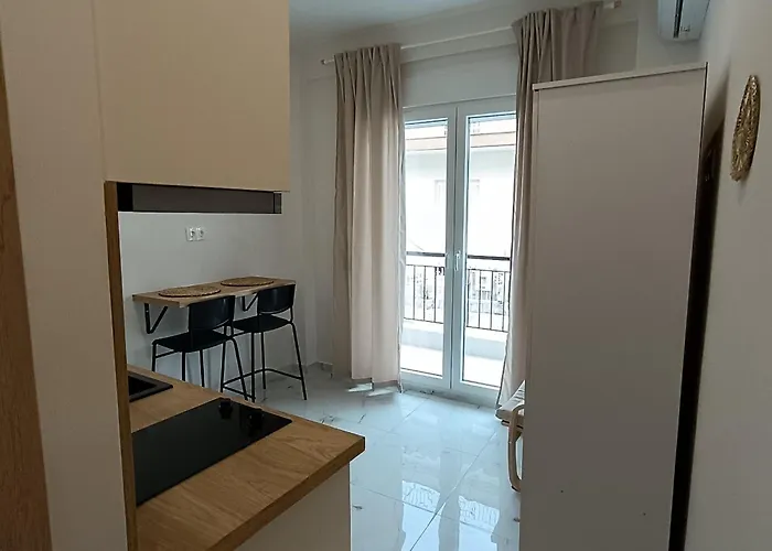 Almond Jacuzzi - Private Jacuzzi - Self Check-in - Free & Easy Street Parking
