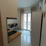 Almond Jacuzzi - Private Jacuzzi - Self Check-in - Free & Easy Street Parking