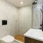 Almond Jacuzzi - Private Jacuzzi - Self Check-in - Free & Easy Street Parking *