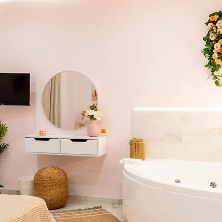 아파트 Almond Jacuzzi - Private Indoor Jacuzzi - Self Check-in - Free & Easy Street Parking 테살로니키