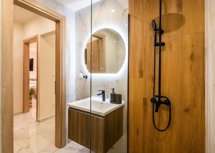 شقة Almond Jacuzzi - Private Jacuzzi - Self Check-in - Free & Easy Street Parking سالونيك