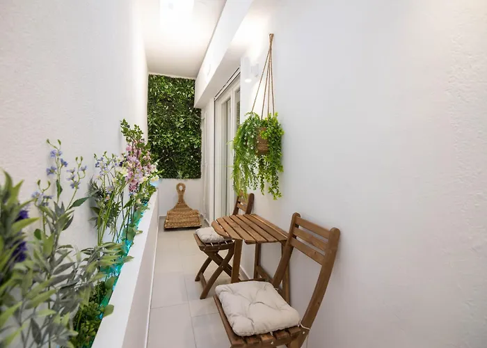 דירה Almond Jacuzzi - Private Jacuzzi - Self Check-in - Free & Easy Street Parking *