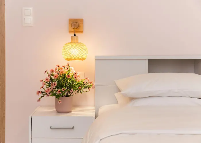 Almond Jacuzzi - Private Jacuzzi - Self Check-in - Free & Easy Street Parking סלוניקי