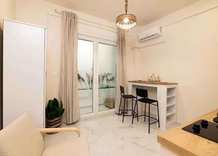 דירה Almond Jacuzzi - Private Jacuzzi - Self Check-in - Free & Easy Street Parking סלוניקי