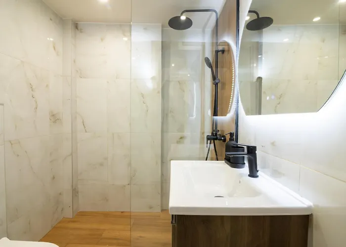 Almond Jacuzzi - Private Jacuzzi - Self Check-in - Free & Easy Street Parking דירה *