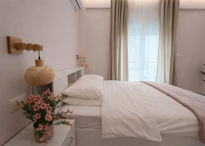 Almond Jacuzzi - Private Jacuzzi - Self Check-in - Free & Easy Street Parking