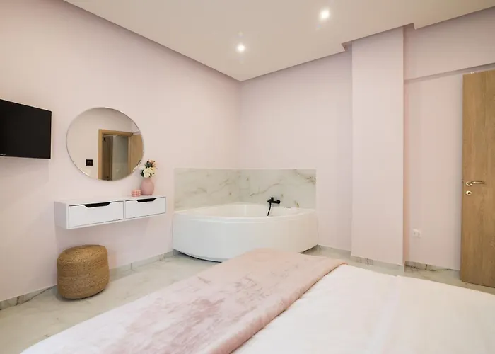 شقة Almond Jacuzzi - Private Jacuzzi - Self Check-in - Free & Easy Street Parking سالونيك