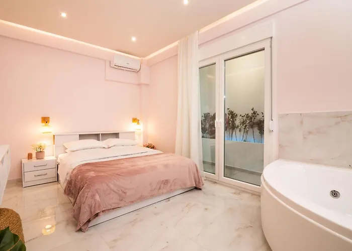 Almond Jacuzzi - Private Jacuzzi - Self Check-in - Free & Easy Street Parking * סלוניקי
