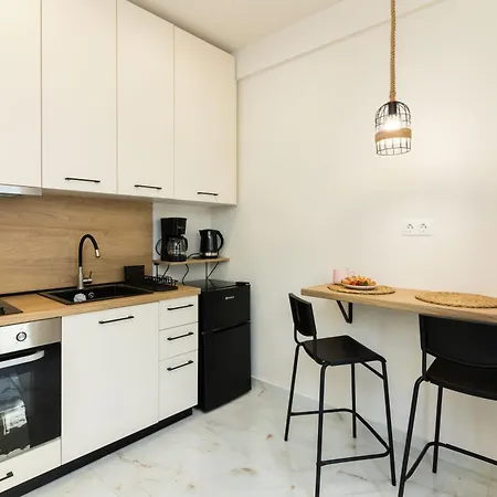 Almond Jacuzzi - Private Indoor Jacuzzi - Self Check-in - Free & Easy Street Parking Salonicco