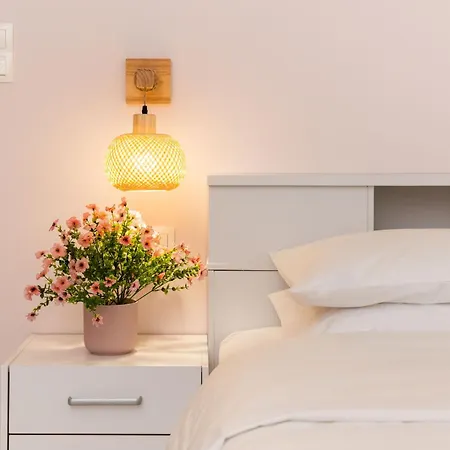 Almond Jacuzzi - Private Indoor Jacuzzi - Self Check-in - Free & Easy Street Parking Salonicco