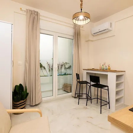Appartamento Almond Jacuzzi - Private Indoor Jacuzzi - Self Check-in - Free & Easy Street Parking Salonicco