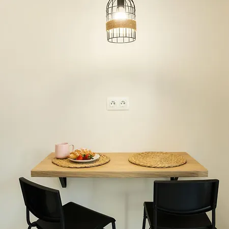 Appartamento Almond Jacuzzi - Private Indoor Jacuzzi - Self Check-in - Free & Easy Street Parking Salonicco