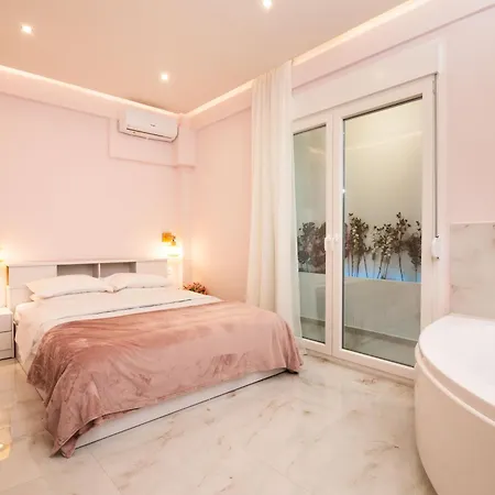 Almond Jacuzzi - Private Indoor Jacuzzi - Self Check-in - Free & Easy Street Parking * Salonicco